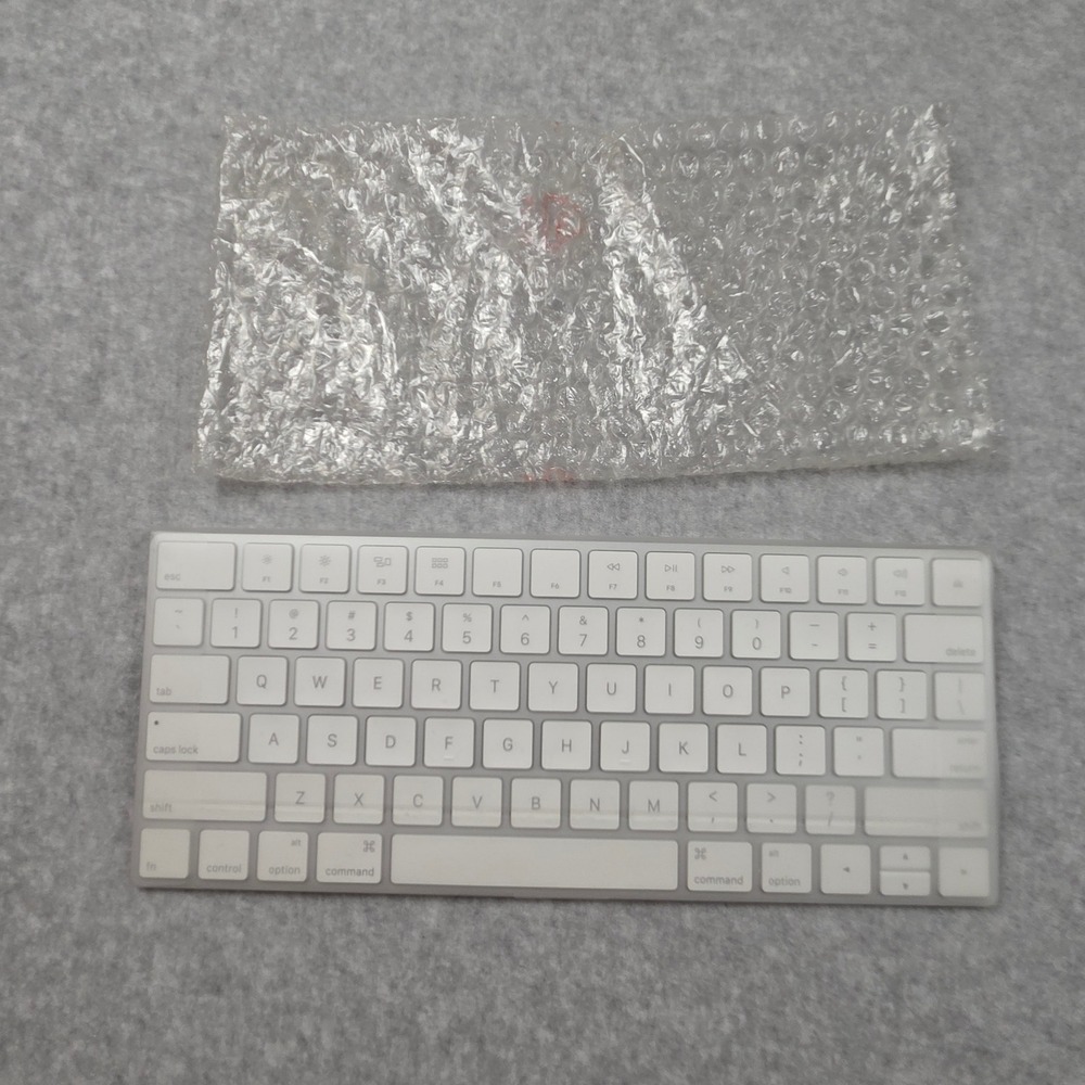 Apple Magic Keyboard Wireless Bluetooth Silver White Model A1644 EMC 2815